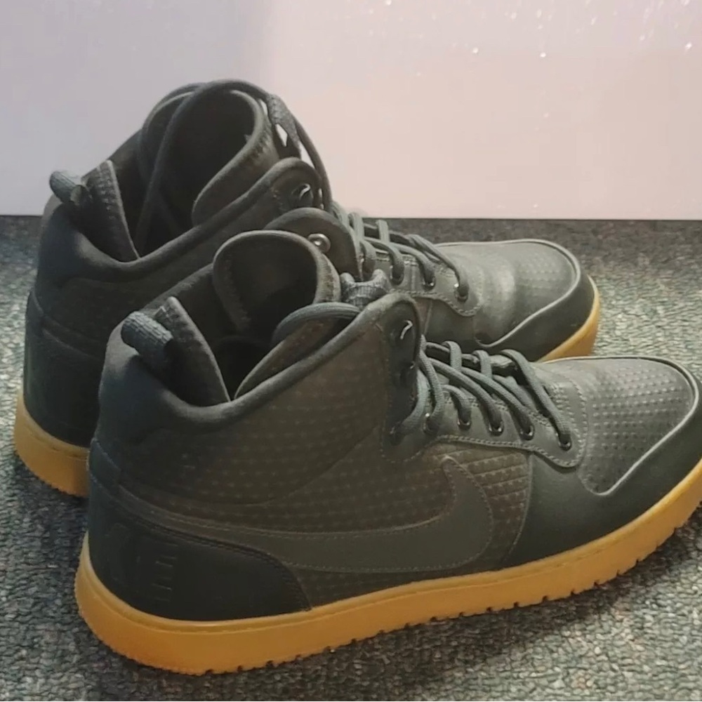 Nike Court Borough Mid Winter 'Outdoor Green'